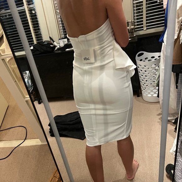 Selfie Leslie white strapless dress with ruffle. Size medium - Picture 2 of 3
